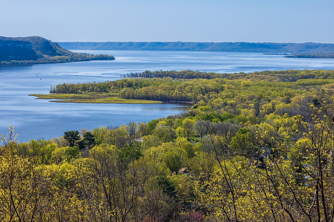 A scenic view of the Mississippi River during spring.