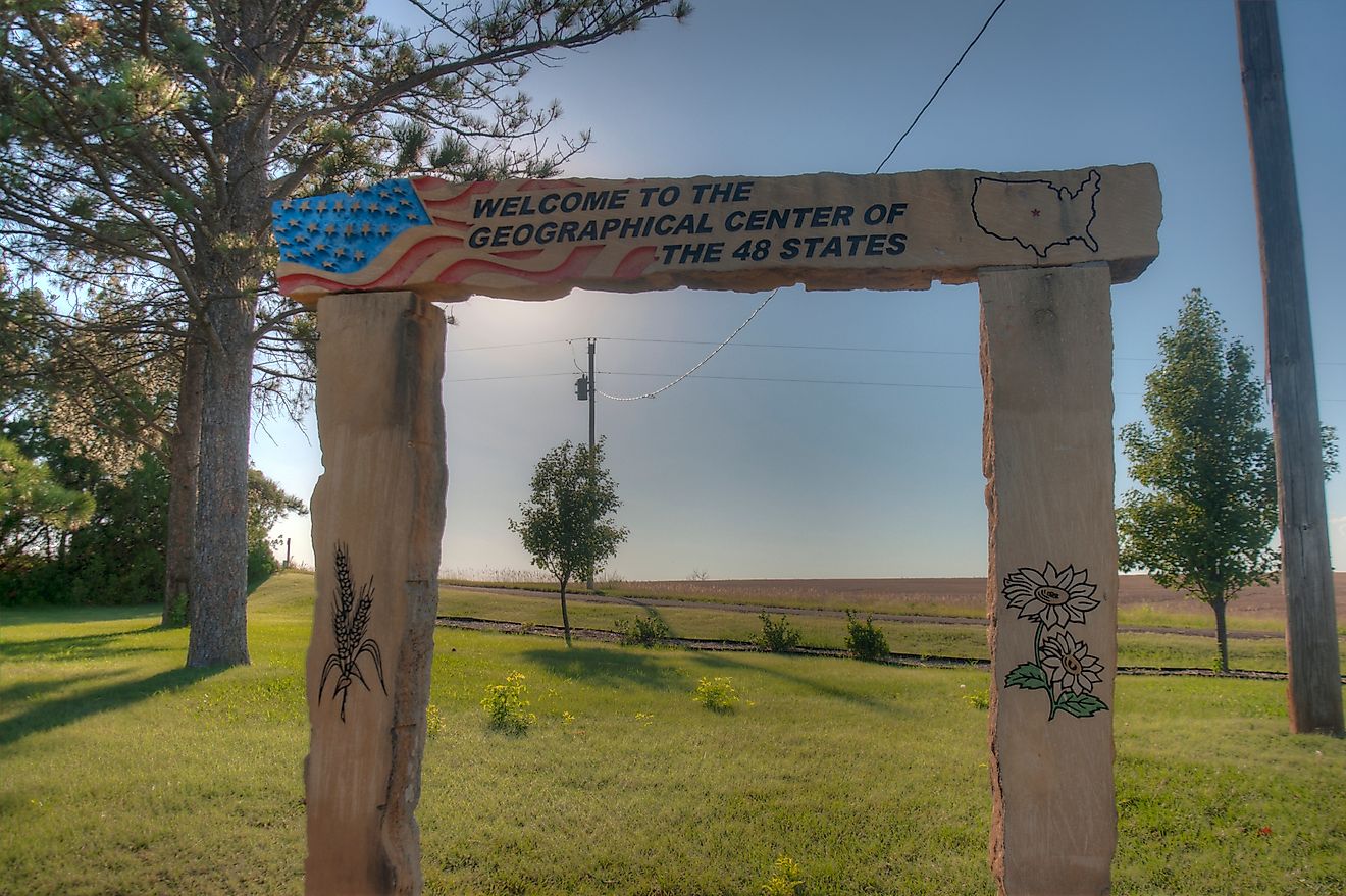 Lebanon, Kansa: Park at Geographical Center of USA marker