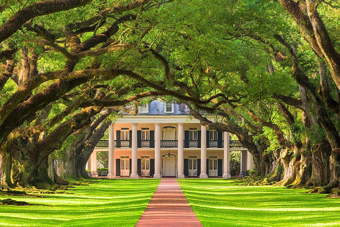 Oak Alley Plantation exterior. Editorial credit: Sean Pavone / Shutterstock.com