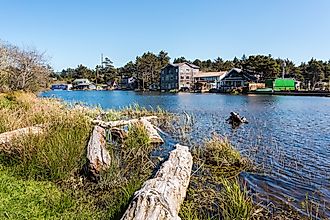 River D in Oregon, the shortest world river. The D River flows from Devils Lake, under U.S. Route 101, and into the Pacific Ocean