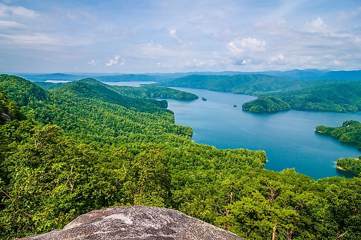 nature around upstate south carolina at lake jocassee gorge mountains