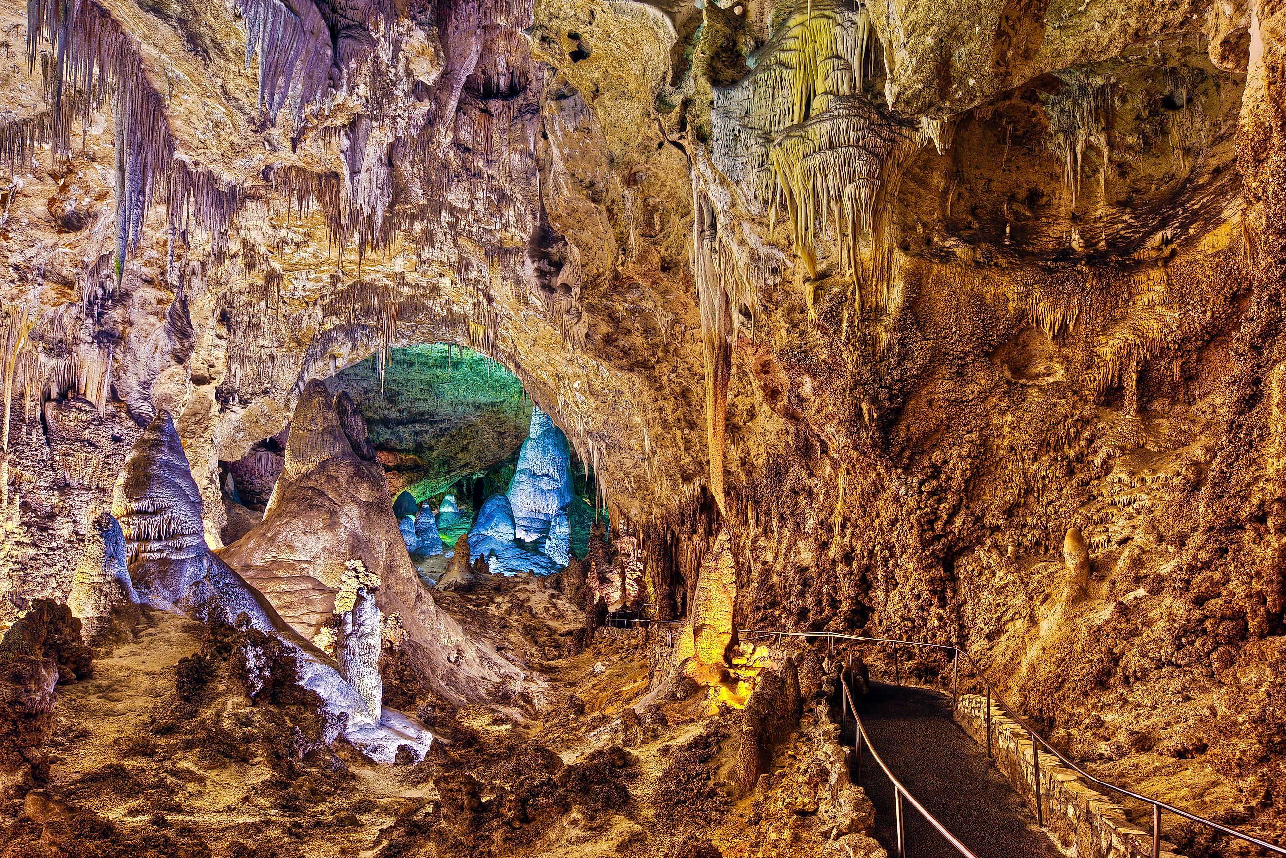 Walkway through the Big Room, Carlsbad Caverns National Park, New Mexico