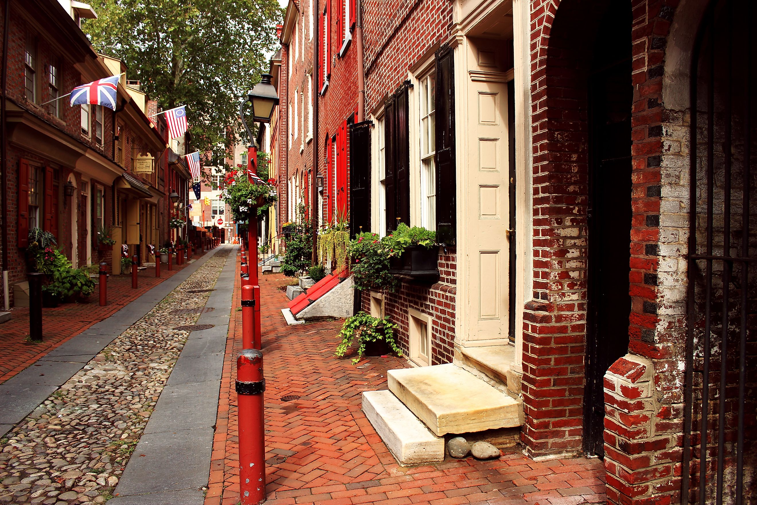 Philadelphia Elfreth's Alley Editorial credit: NVeresk / Shutterstock.com