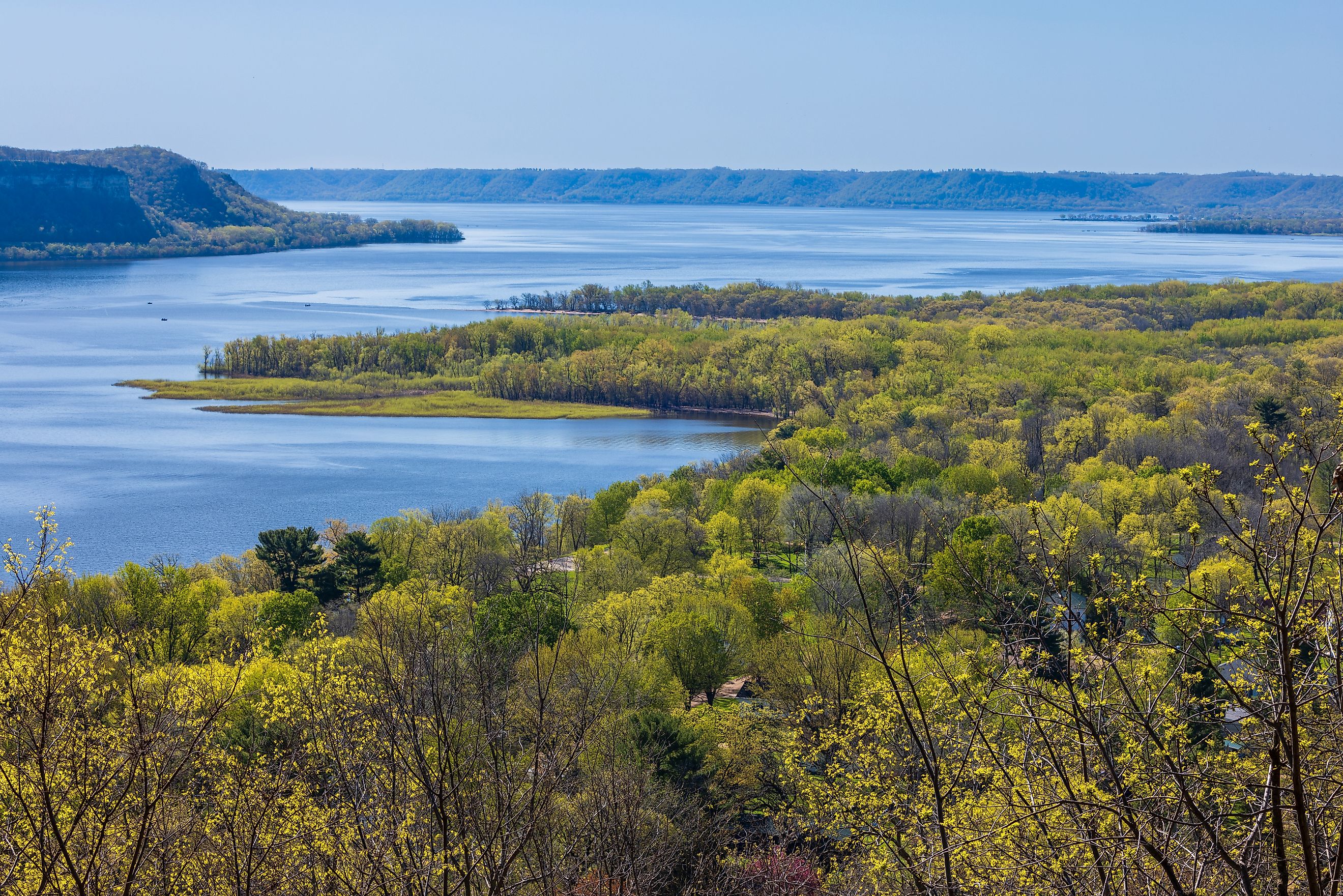 A scenic view of the Mississippi River during spring.