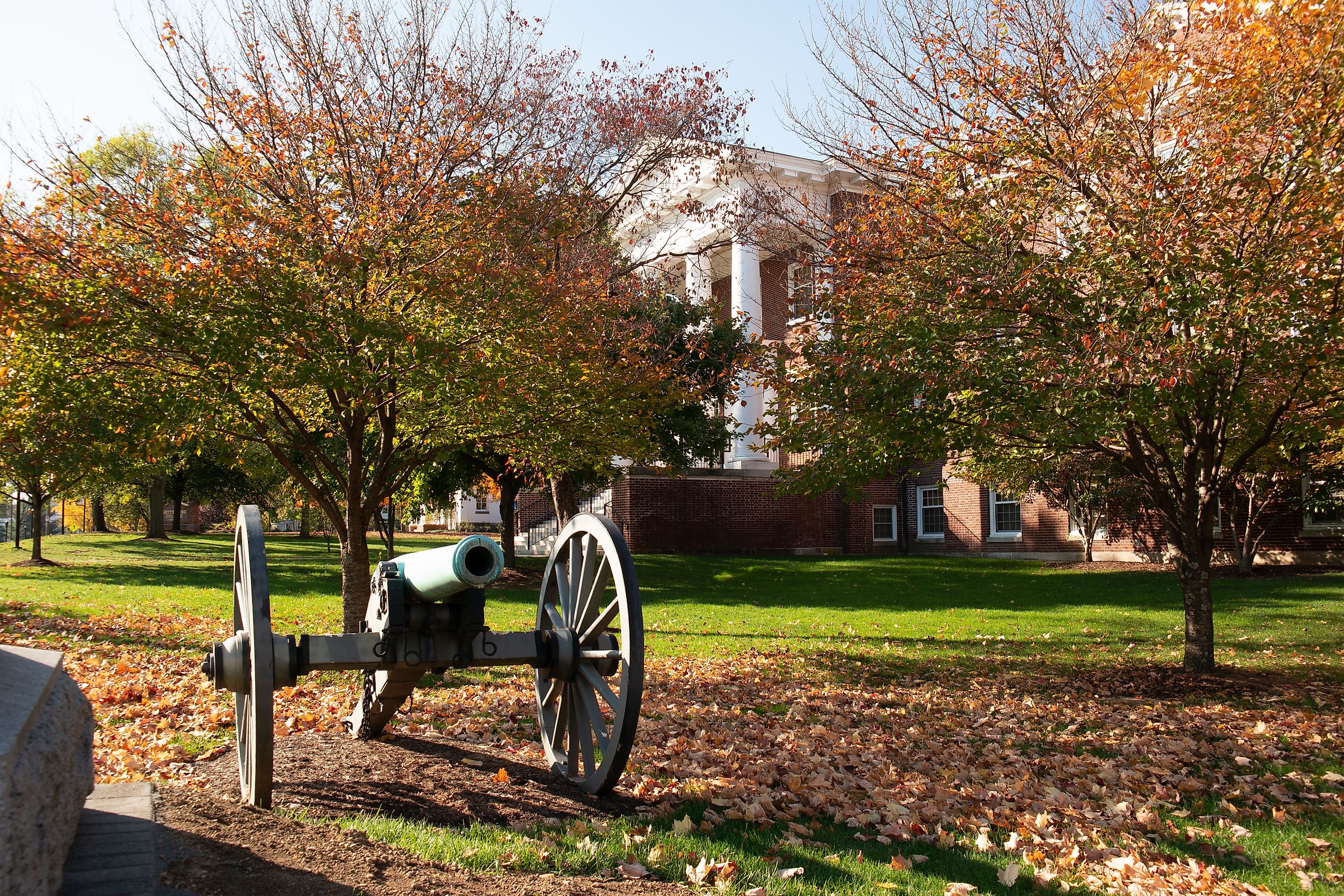 A civil war monument at the Gettysburg College. Image credits: George Sheldon via Shutterstock