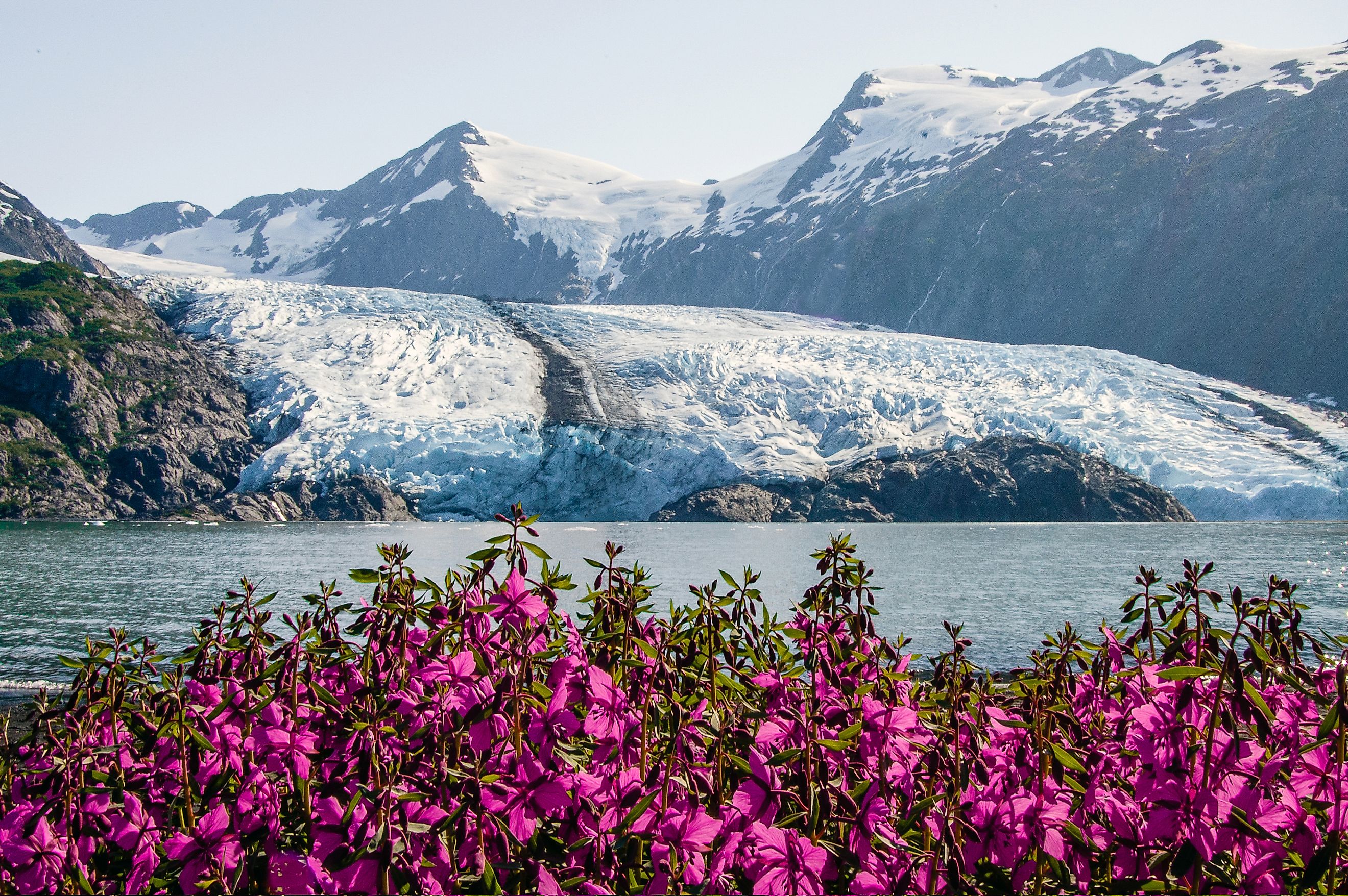 Portage glacier in the Chugach mountains and Portage lake in the background. Image credits: Mariia Suvorova via Shutterstock