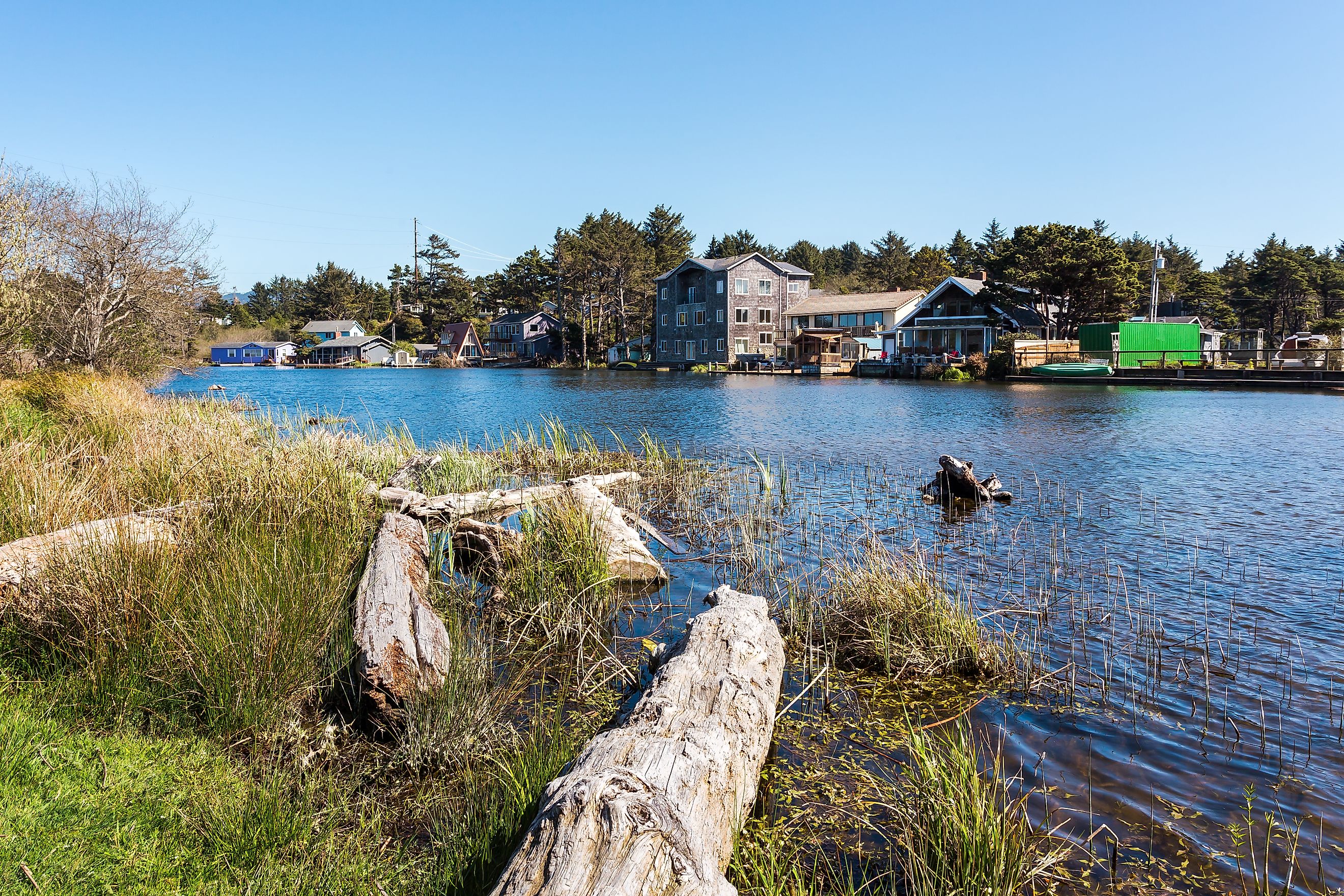 River D in Oregon, the shortest world river. The D River flows from Devils Lake, under U.S. Route 101, and into the Pacific Ocean